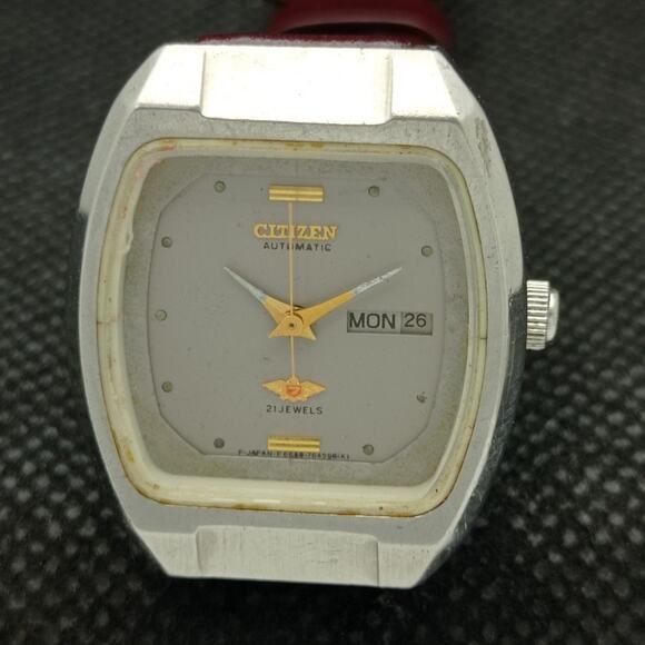 Vintage 1976 Citizen Automatic Womans Silver Watch W/daydate & Gold accents main image 5